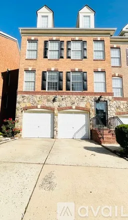 Rent this 4 bed townhouse on Hummingbird Lane