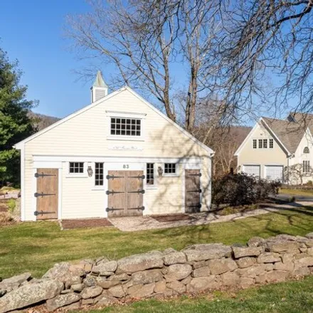 Buy this 4 bed house on Meadow Pond in Old Farms Road, West Simsbury