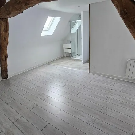 Rent this 4 bed apartment on 1 Rue des Tilleuls in 76640 Alvimare, France
