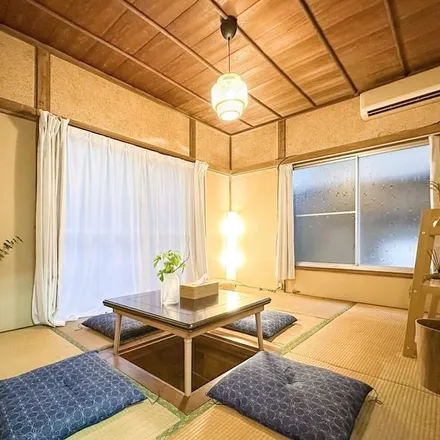 Rent this 2 bed house on Kita