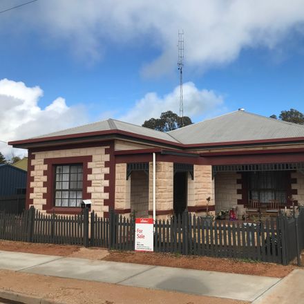 Rent this 4 bed house on 22 East Tce