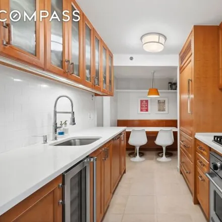 Image 3 - 207 East 85th Street, New York, NY 10028, USA - Condo for sale