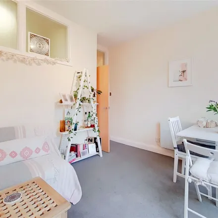 Image 3 - 47 Camden Park Road, London, NW1 9AR, United Kingdom - Apartment for rent