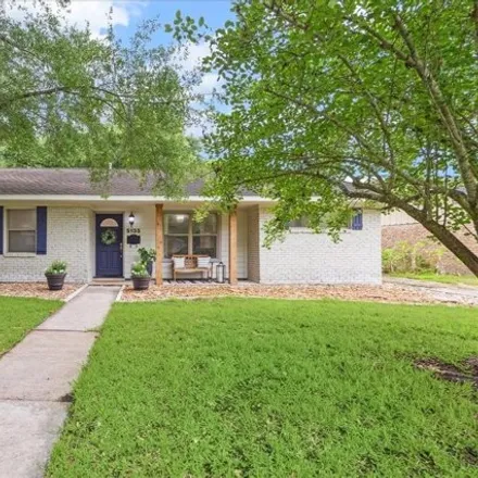 Buy this 3 bed house on 5135 Kingfisher Drive in Houston, TX 77035