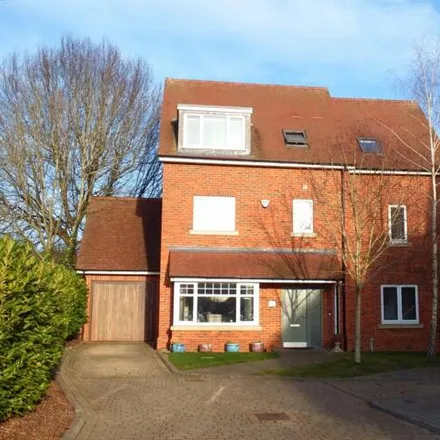 Buy this 5 bed house on Longfield (Hertfordshire Fire and Rescue Service) in Gunnels Wood Road, Stevenage