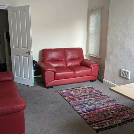 Rent this 5 bed apartment on 15 Gregory Avenue in Nottingham, NG7 2EQ