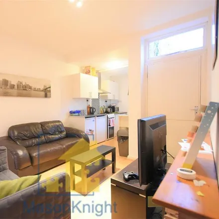 Rent this 3 bed townhouse on 41 Winnie Road in Selly Oak, B29 6JU