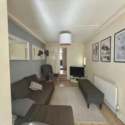 Image 5 - Valnay Street, London, SW17 9PD, United Kingdom - Townhouse for rent