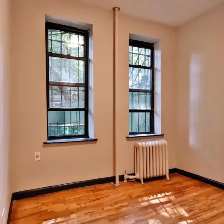 Image 3 - 122 East 7th Street, New York, NY 10009, USA - Apartment for rent