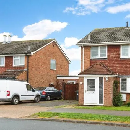 Rent this 3 bed duplex on Severn Way in Bletchley, MK3 7PY