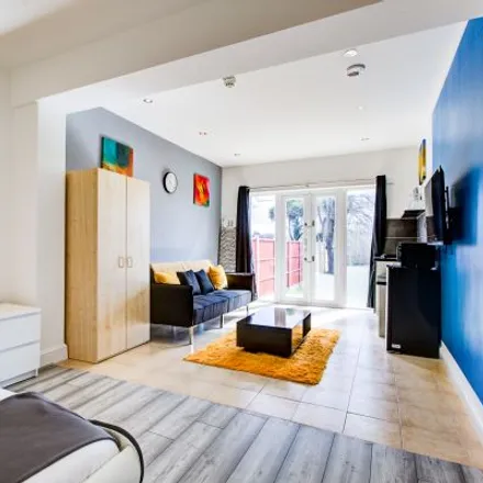 Image 1 - Eastern Avenue West, London, IG2 7SD, United Kingdom - Room for rent
