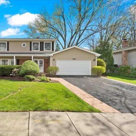 Buy this 4 bed house on 935 Crestfield Avenue in Libertyville, IL 60048