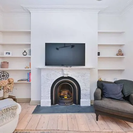 Rent this 3 bed apartment on Gerrard Road in Angel, London