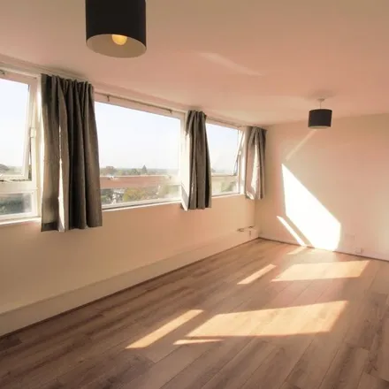 Rent this studio apartment on Leith Towers in Grange Vale, London