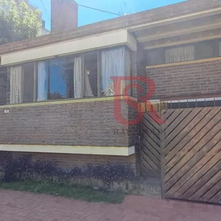Buy this 3 bed house on Paso 128 in Quilmes Este, Quilmes