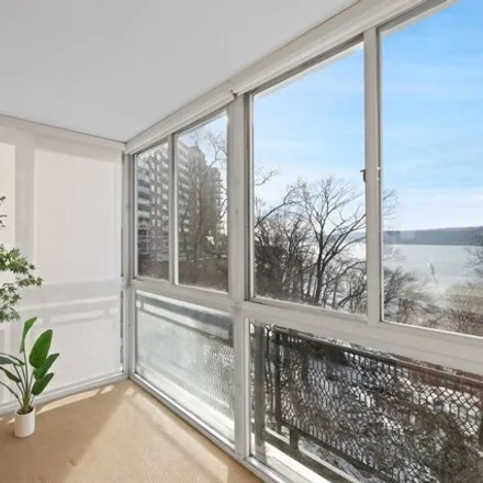 Image 2 - 2621 Palisade Avenue, New York, NY 10463, USA - Apartment for sale