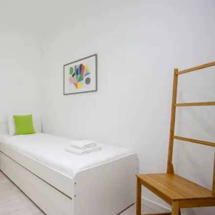 Image 6 - Tabacaria Jogo D'épocas, Rua Santa Catarina, 4000-447 Porto, Portugal - Apartment for rent