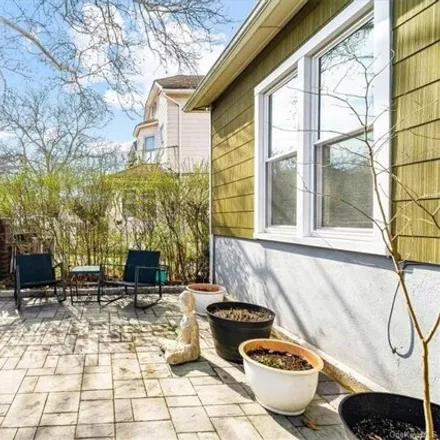 Image 3 - 1947 Fowler Avenue, New York, NY 10462, USA - House for sale