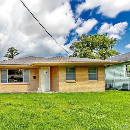 Buy this 2 bed house on 169 Wolff Parkway in Houma, LA 70360
