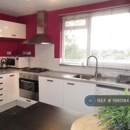 Rent this 3 bed apartment on Primrose Court in Hydethorpe Road, London