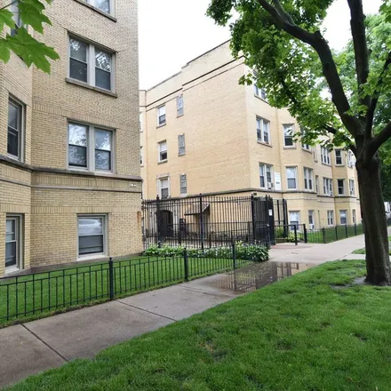 Rent this 3 bed apartment on 1749 West North Shore Avenue in Chicago, IL 60626