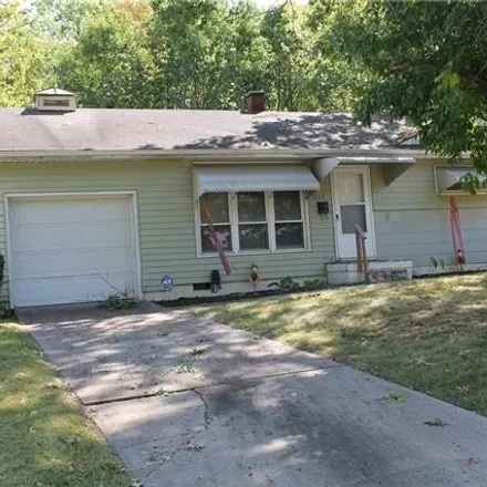 Buy this 2 bed house on 7135 Tracy Avenue in Kansas City, MO 64131
