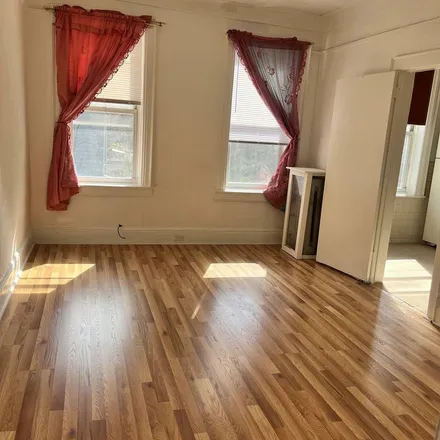 Rent this 3 bed apartment on 87-20 Jamaica Avenue in New York, NY 11421