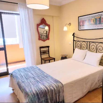 Rent this 3 bed room on Ortopedia Carcavelos in Rua Sacadura Cabral 159, 2750-836 Carcavelos e Parede