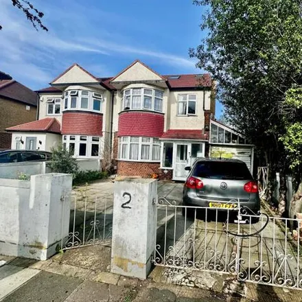 Rent this 6 bed house on 50 Torquay Gardens in London, IG4 5PT
