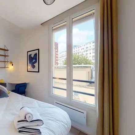 Rent this 5 bed room on 17 Rue Boulay in 75017 Paris, France