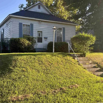 Buy this 2 bed house on 1702 West 15th Avenue in Pine Bluff, AR 71603