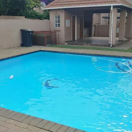 Rent this 1 bed townhouse on unnamed road in Radiokop, Roodepoort