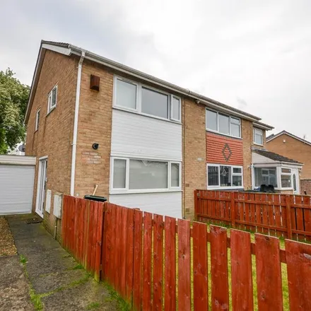 Rent this 3 bed duplex on Lynton Way in Newcastle upon Tyne, NE5 3TP