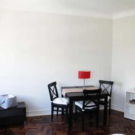 Image 4 - Rua Pinheiro Chagas 9, 1050-174 Lisbon, Portugal - Apartment for rent