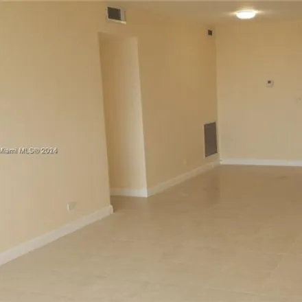 Image 3 - 7441 Wayne Avenue, Atlantic Heights, Miami Beach, FL 33141, USA - Condo for sale