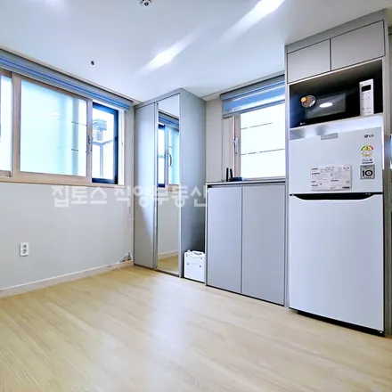 Rent this studio apartment on 서울특별시 관악구 봉천동 1622-12