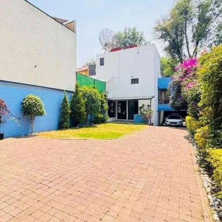 Rent this studio house on Prolongación Xicoténcatl 39 in Coyoacán, 04120 Mexico City