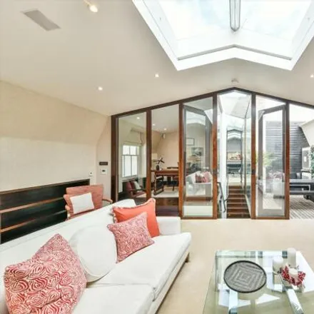 Image 5 - 28 Clabon Mews, London, SW1X 0EE, United Kingdom - Townhouse for sale