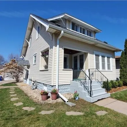 Buy this 3 bed house on 1997 Minnehaha Avenue East in Saint Paul, MN 55119