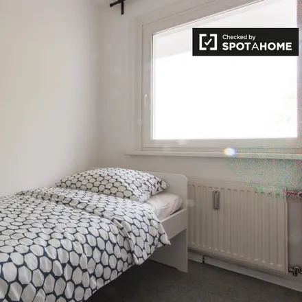 Rent this 4 bed room on Rhinstraße in 10315 Berlin, Germany