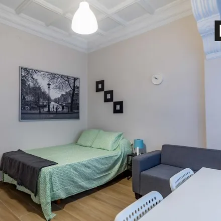 Rent this 6 bed room on Bellver in Carrer Doctor Monserrat, 66