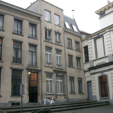 Rent this 1 bed apartment on Lycée Daschbeck in Rue de la Paille - Strostraat, 1000 Brussels