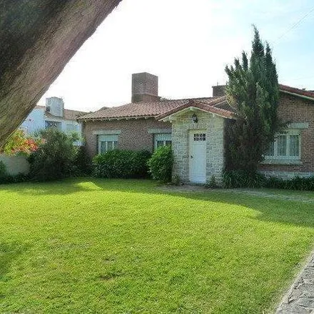 Image 2 - Avenida 12, Centro - Zona 4, B7607 GAQ Miramar, Argentina - House for rent