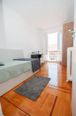 Rent this studio room on d'Abbey Bar in Calle de Monteesquinza, 26