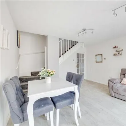 Image 5 - 2 Bowman Mews, London, SW18 5TG, United Kingdom - Townhouse for sale