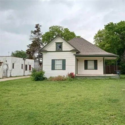 Buy this 3 bed house on 1247 Southwest B Avenue in Lawton, OK 73501