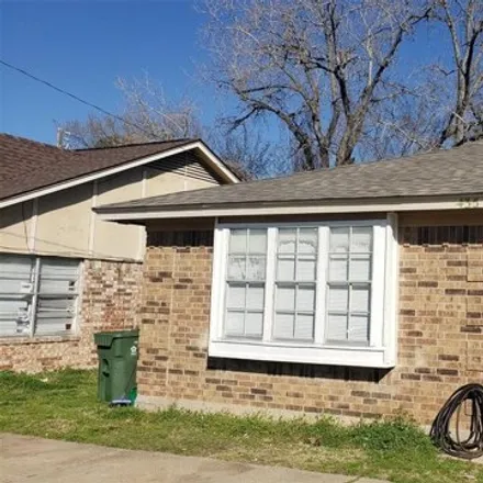Rent this 2 bed house on 435 Matt Lane in Arlington, TX 76012
