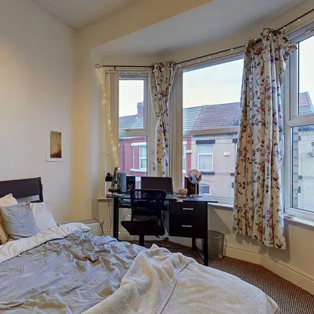 Rent this 5 bed townhouse on Barrington Road in Liverpool, L15 3HW