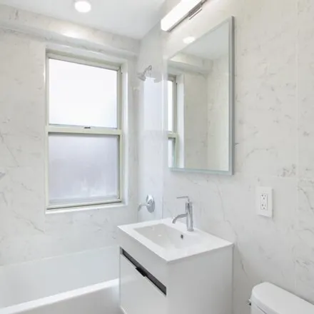 Image 2 - 3777 Independence Avenue, New York, NY 10463, USA - Apartment for sale