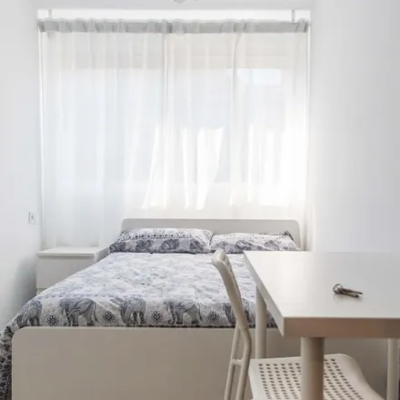 Rent this 4 bed room on Carrer del Pintor Ferrer Calatayud in 6, 46022 Valencia